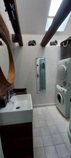 Cozy and stylish apartment in 1877 historical house - 4