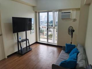 Prisma Pasig Gateway with Balcony and Wifi - 2