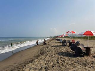 Beachfront Aircon Modern Bahay Kubo for 10 pax - 9