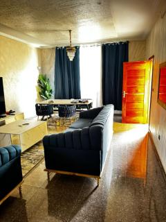 Trois chambres salon sodjatime canape bleu - 0
