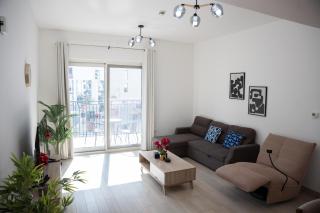 Stylish 1BR Near SeaWorld & Yas Attractions - 2