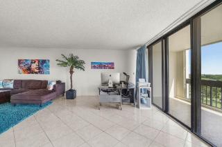 Bright Two Bedroom Condo with Lake Views - 3
