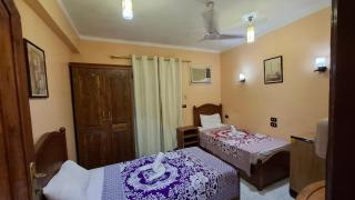 West Bank Guest House - 4