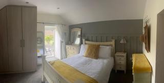 Family-Pet Friendly-Sleeps 8-Hot Tub-Sauna - 1