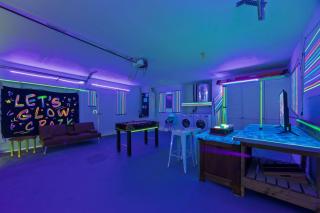 Red Jordan Boho Style Vacation Home - 1