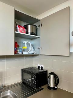 Bright & Cozy 2 bed Apartment - 2