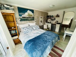 the Lighthouse Beachroom - 9