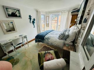 the Lighthouse Beachroom - 7