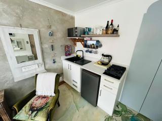 the Lighthouse Beachroom - 6