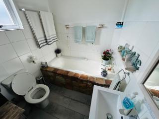 the Lighthouse Beachroom - 5