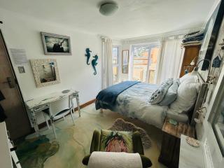 the Lighthouse Beachroom - 5