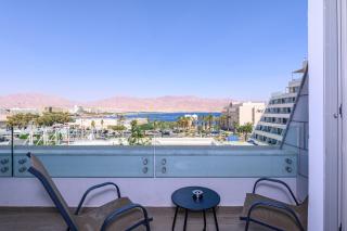 דירת סטודיו יוקרתית עם נוף לים ובריכה מחוממת דקה מהחוף - 5