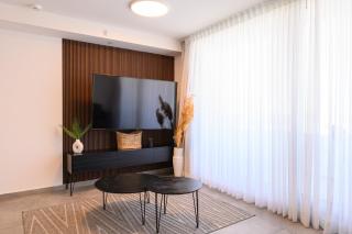 דירת סטודיו יוקרתית עם נוף לים ובריכה מחוממת דקה מהחוף - 6