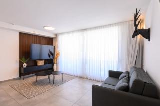 דירת סטודיו יוקרתית עם נוף לים ובריכה מחוממת דקה מהחוף - 9