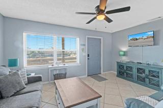 Group Escape Book 3 Condos Near Beach & Hangout - 7