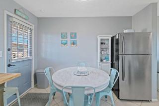 Group Escape Book 3 Condos Near Beach & Hangout - 3