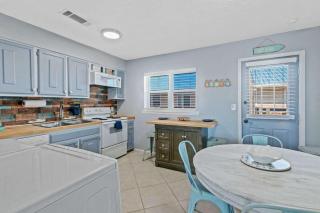 Stay Together 2 Condos by Beach & Hangout - 5