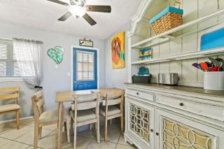 2 Condos 1 Great Location Walk to Beach - 7