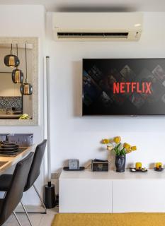 Dominiks Stylish Resort Gem Ocean View Pool Queen Bed at Tambuli 8 Floor Fast Wifi - 5