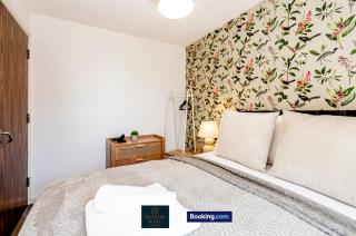 Spacious 5-Bed House with a Hot Tub Sleeps 10 - 2