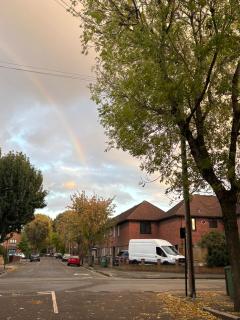 1 bedroom garden flat London - 7