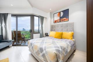 Dominiks Stylish Resort Gem Ocean View Pool Queen Bed at Tambuli 8 Floor Fast Wifi - 8