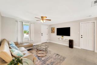 Waterfront Oasis Pool Mini Putt - 2