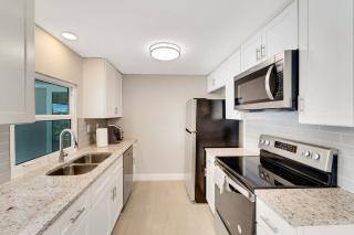 Waterfront Oasis Pool Mini Putt - 6