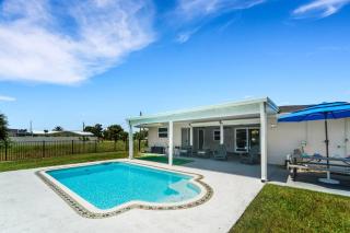 Waterfront Oasis Pool Mini Putt - 9