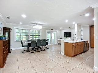 Siesta Key Paradise for Beach Lovers - 1