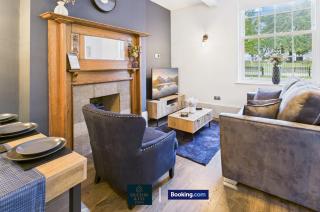 Spacious 3 BR Apt Short Lets & Serviced Accommodation Leeds Perfect for Family, Contractors Near Shops & City Centre - 0