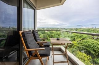 Dominiks Stylish Resort Gem Ocean View Pool Queen Bed at Tambuli 8 Floor Fast Wifi - 5