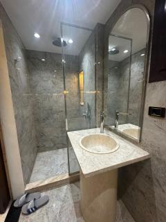 شقة مفروشة فى اقوى لوكشين فى المهندسين فيو حمامات سباحة نادى الترسانة موقع مميز وبقرب من جميع الخدمات - 3