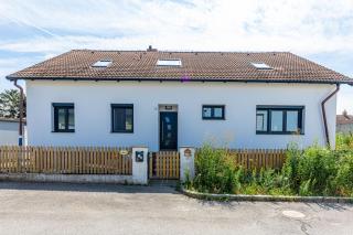 Touch Upon Metropolis by JR City Apartments - 6