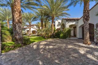 Peaceful Lakefront Villa with Pool and Dock Access - 4