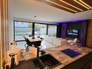 Design-Villa mit privatem Pool, Whirlpool & stimmungsvoller Beleuchtung - 0