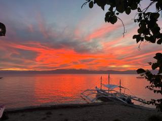 GJE's LODGE AND GUEST HOUSE - 1