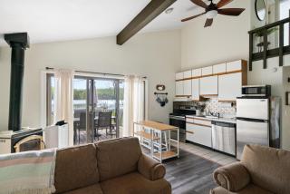 Quiet and Cozy Lakefront Home Near Mt Boyne - 7