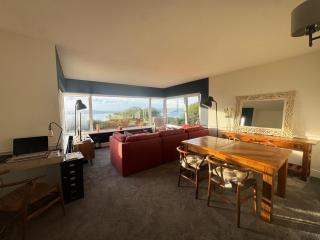 Holywood Hideaway 2BR Retreat - 0