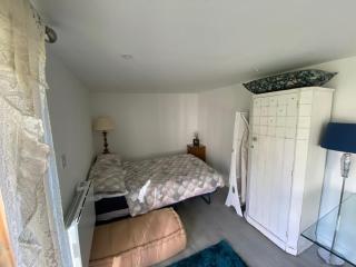 FABULOUS Self contained GARDEN STUDIO EGHAM - 9