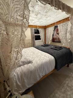 Meagill Corner Farm, barn with hot tub - 4