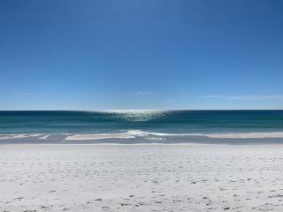 4-8 Shoreline Towers TownHome 8 - Free Beach Setup - 7