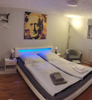 Ferien- Messe- Handwerkerzimmer mit Bad - 0