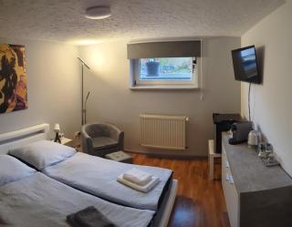 Ferien- Messe- Handwerkerzimmer mit Bad - 5