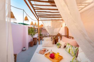 Fully Private Riad Lalla Zahra - Private Cook - 10min walk Jemaa El Fnaa - Rooftop - Pool - Air Conditioning - 1