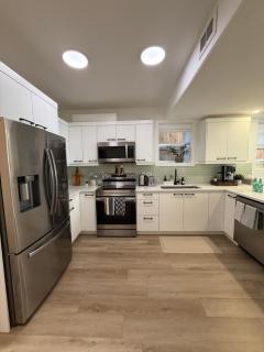 Cozy basement retreat in Rosewood - 2