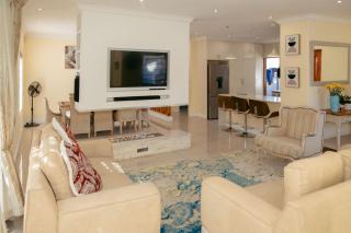 Lovely and Peaceful 3 bedroom house - 0