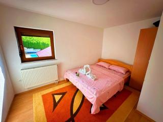 Vikendica sa bazenom Cazin Pecigrad - 1