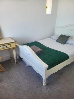 Modern 2-Bedroom Seaview Apartment in Herne Bay - Greenhill - 5