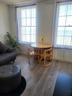 Modern 2-Bedroom Seaview Apartment in Herne Bay - Greenhill - 8